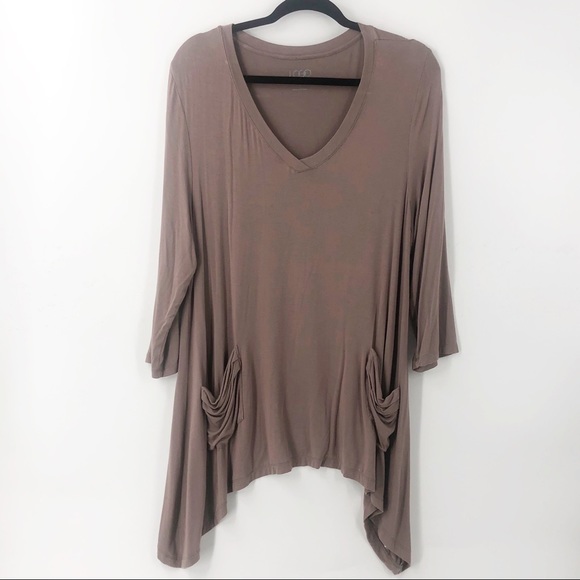 LOGO BY LORI GOLDSTEIN SHARKBITE TOP LARGE TAUPE